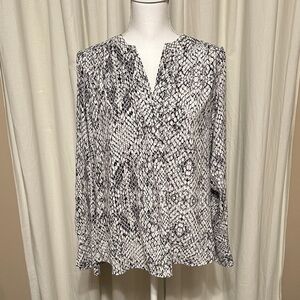 Women's Black & White Snake Print V-Neck Blouse
